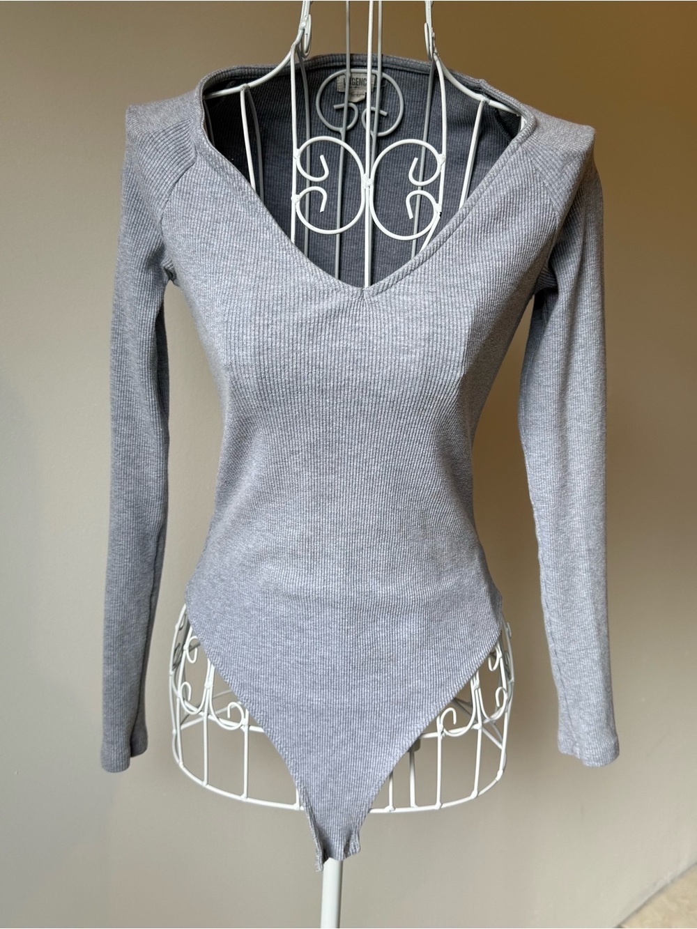 L’Agence Grey Ribbed Bodysuit V Neck Long Sleeve Stretch Knit Size M